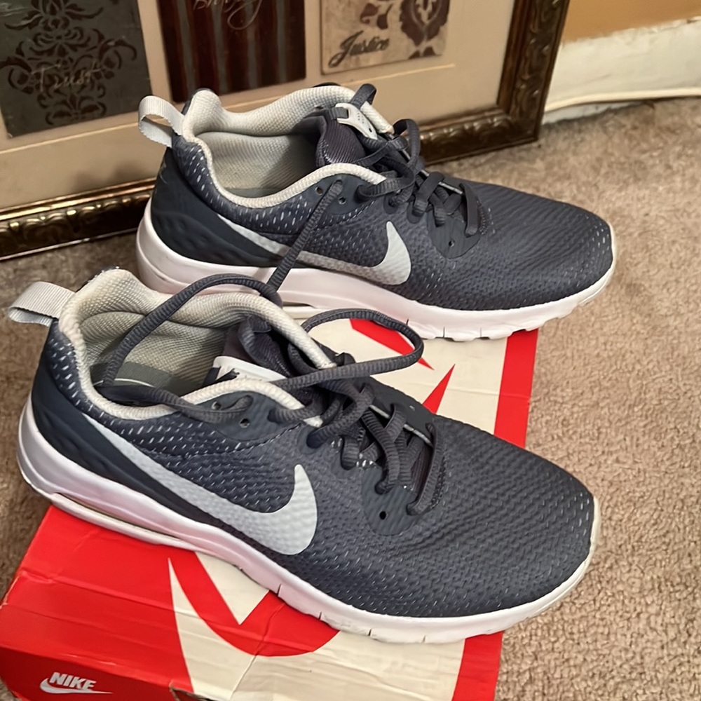 Womens Nike Air Max Motion LW SE